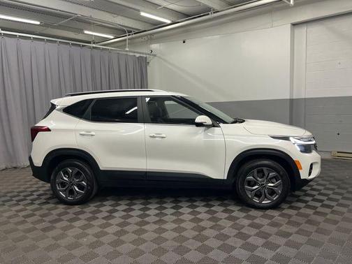 Snow White Pearl 2024 Kia Seltos S