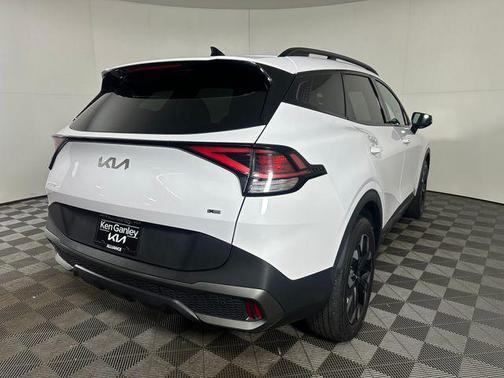Glacial White Pearl 2023 Kia Sportage X-Line