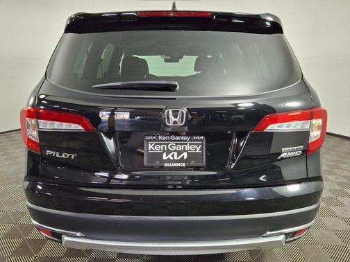 2022 Honda Pilot Touring 8-Passenger