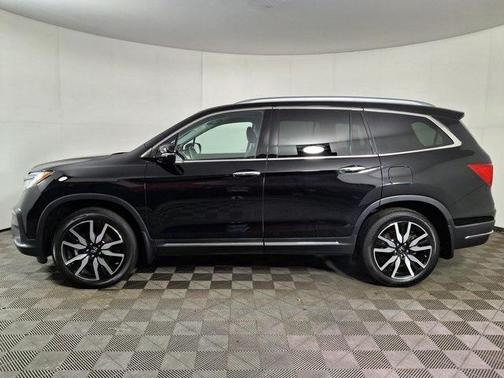 2022 Honda Pilot Touring 8-Passenger