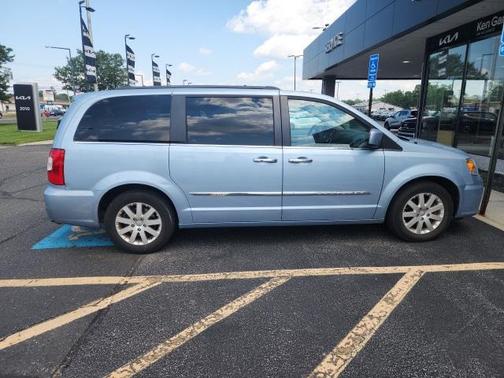 2016 Chrysler Town & Country Touring