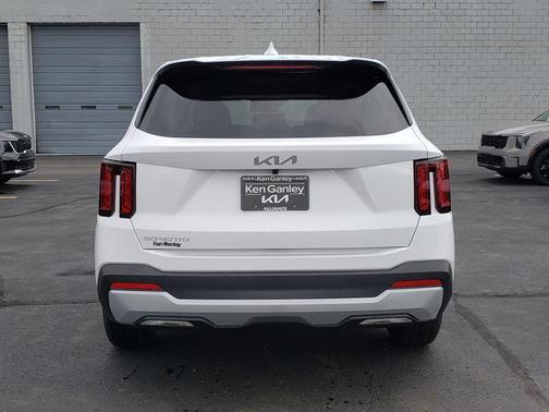 2025 Kia Sorento LX
