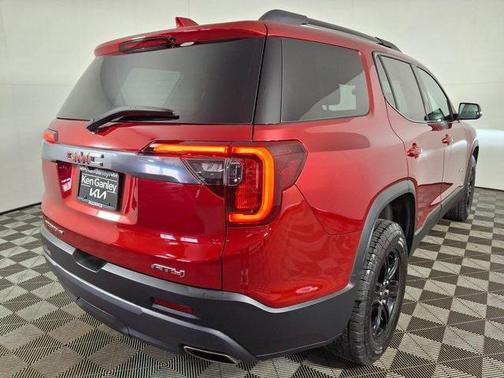 2023 GMC Acadia AWD AT4