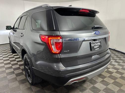 White Platinum Metallic Tri-Coat 2017 Ford Explorer XLT