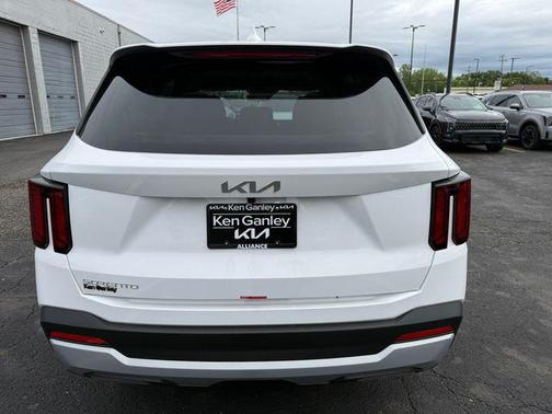 White Pearl 2026 Kia Sorento LX