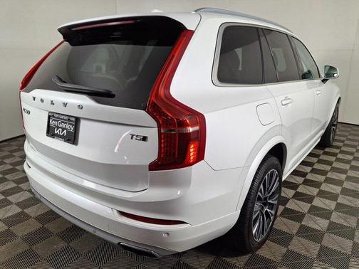 2021 Volvo XC90 T5 Momentum