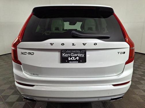 2021 Volvo XC90 T5 Momentum