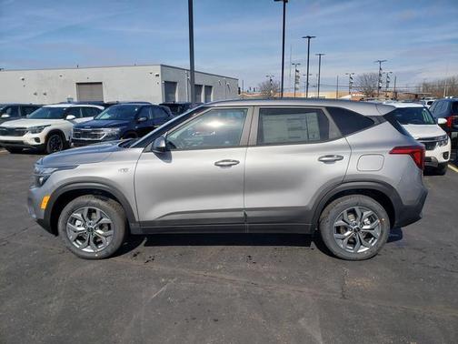 2025 Kia Seltos LX