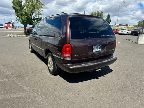 1996 Chrysler Town & Country LXi