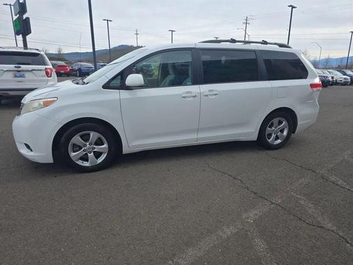 2013 Toyota Sienna LE