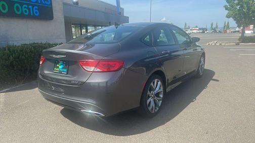 Granite Crystal Metallic Clearcoat 2016 Chrysler 200 S