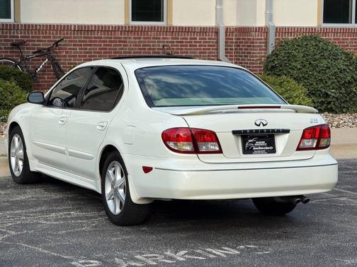 White 2004 INFINITI I35 Luxury