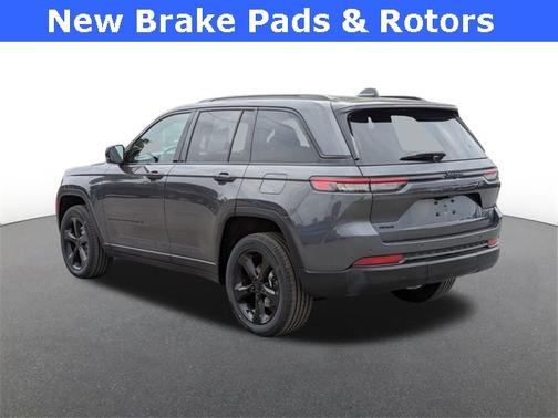 2022 Jeep Grand Cherokee LAREDO