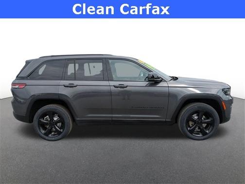 2022 Jeep Grand Cherokee LAREDO