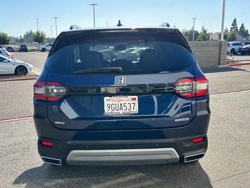 2023 Honda Pilot Touring 8-Passenger