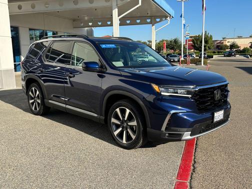 2023 Honda Pilot Touring 8-Passenger