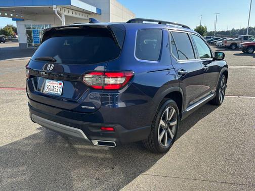 2023 Honda Pilot Touring 8-Passenger