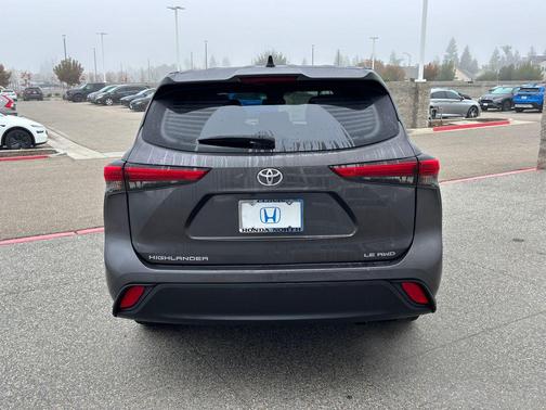 2022 Toyota Highlander LE