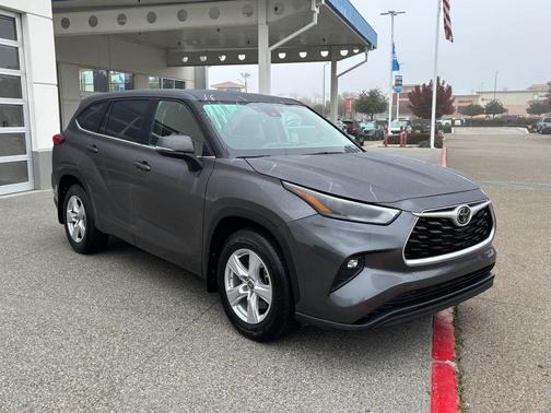 2022 Toyota Highlander LE