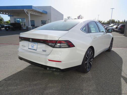 2025 Honda Accord Hybrid Touring