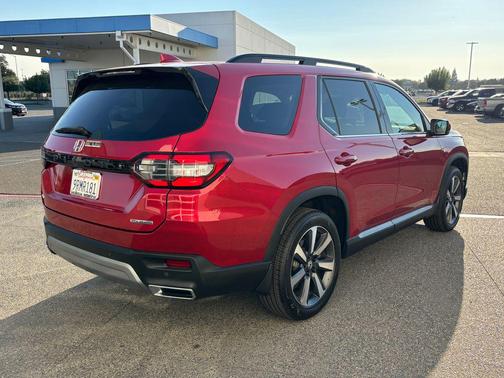 2025 Honda Pilot Touring 8-Passenger