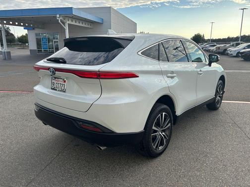 2024 Toyota Venza LE