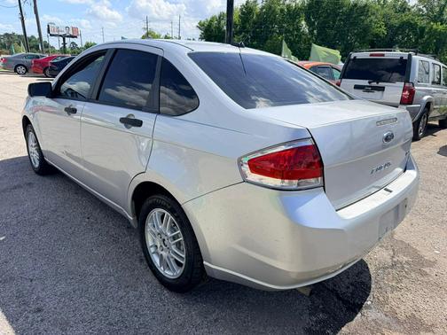 SILVER 2010 Ford Focus SE