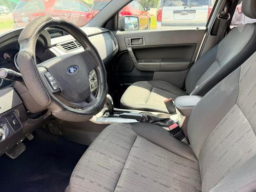 SILVER 2010 Ford Focus SE