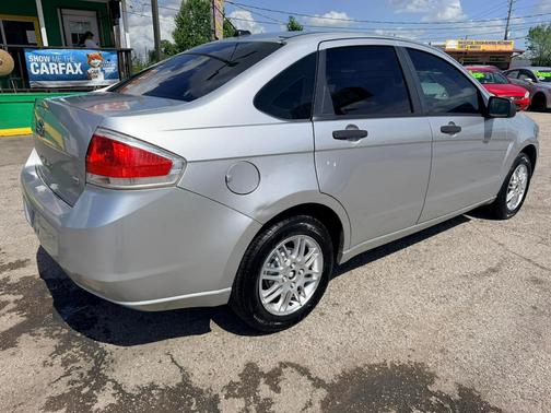 SILVER 2010 Ford Focus SE