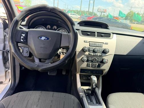 SILVER 2010 Ford Focus SE