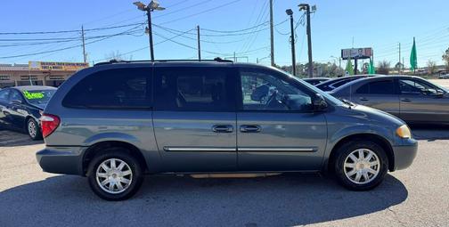2006 Chrysler Town & Country Touring