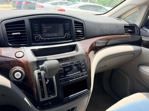 WHITE 2015 Nissan Quest SV