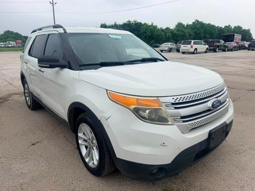 white 2011 Ford Explorer