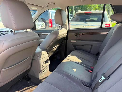 WHITE 2011 Hyundai SANTA FE SE