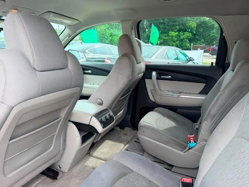 WHITE 2009 GMC Acadia SLE
