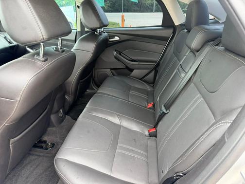 SILVER 2013 Ford Focus SE