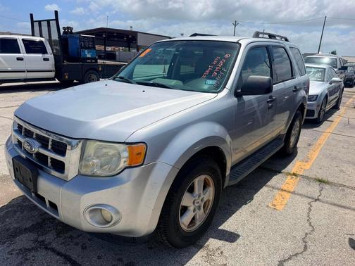 SILVER 2011 Ford Escape XLT