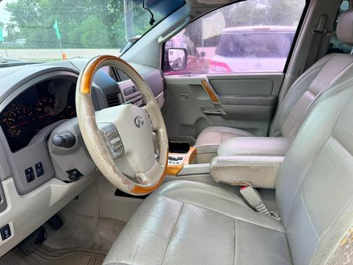 White 2006 INFINITI QX56 Base