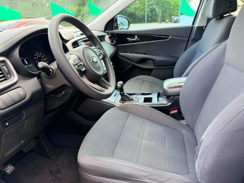 BLACK 2017 Kia Sorento LX