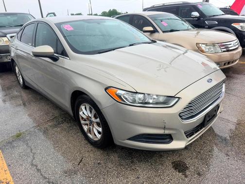 GOLD 2015 Ford Fusion S
