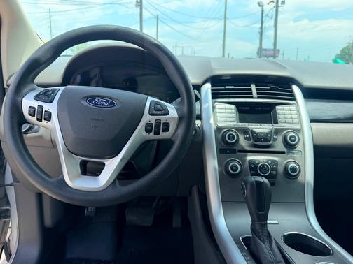 SILVER 2013 Ford Edge SE