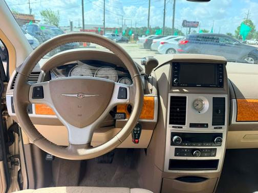 GOLD 2010 Chrysler Town & Country Limited