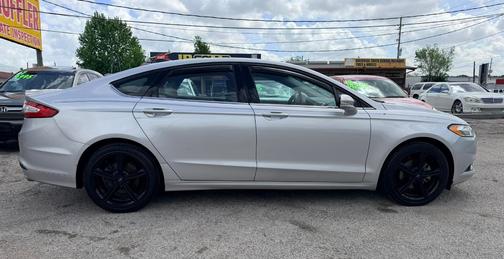 SILVER 2016 Ford Fusion SE