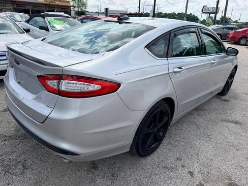 SILVER 2016 Ford Fusion SE