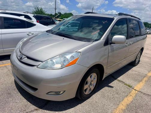 SILVER 2009 Toyota Sienna LE