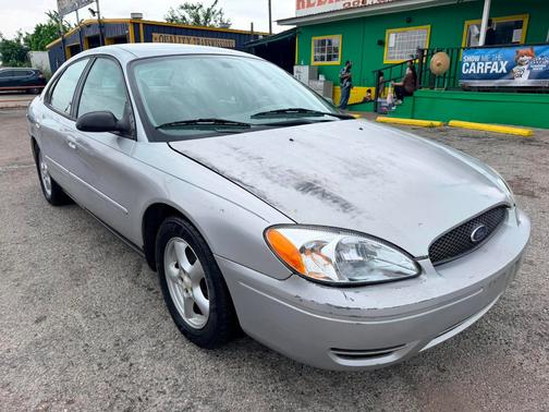 Silver 2006 Ford Taurus SE