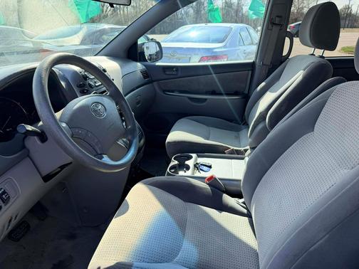 2009 Toyota Sienna LE