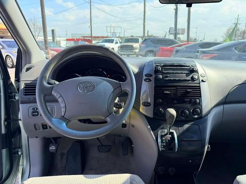 2009 Toyota Sienna LE