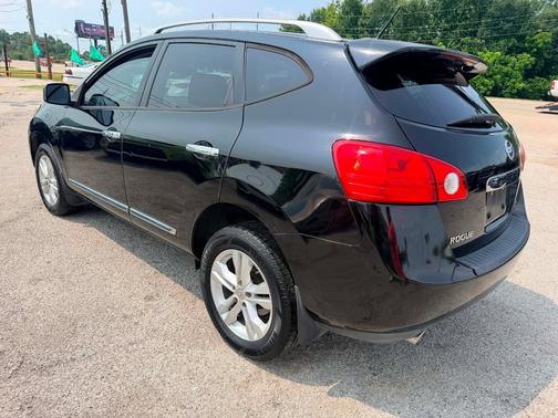 Black 2013 Nissan Rogue SV