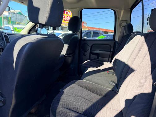 2004 Dodge Ram 1500 SLT